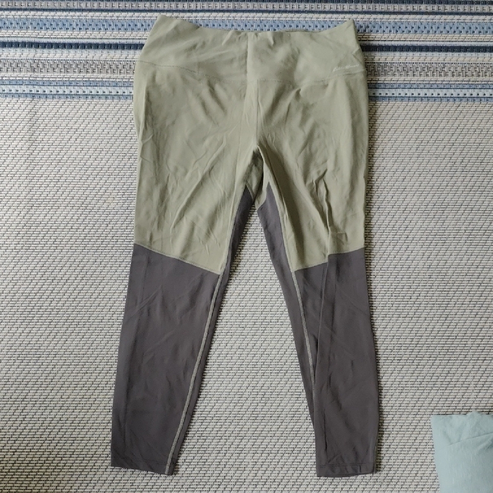 Two-Tone Leggings in Olive and Gray